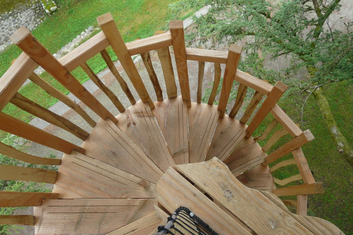 bois-nature-cabane-escaliers