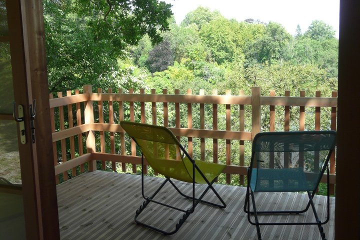 couple-romantique-sejour-cabane